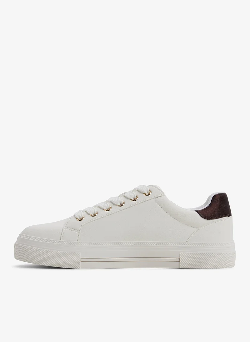 الدو Saddie Low Top Sneakers